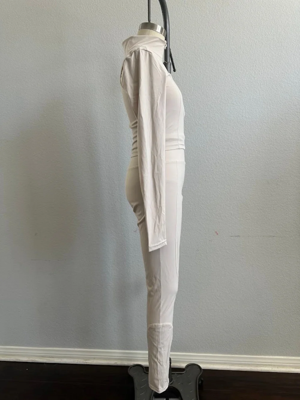 PrettyLittleThing Activewear Set Zip Front Crop Top Leggings Beige Size 2